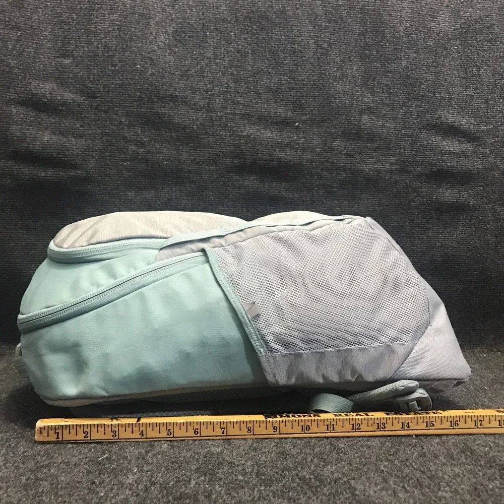 The North Face NF0A3KVA Vault 26L Backpack FlexVent System Teal & Gray Daypack